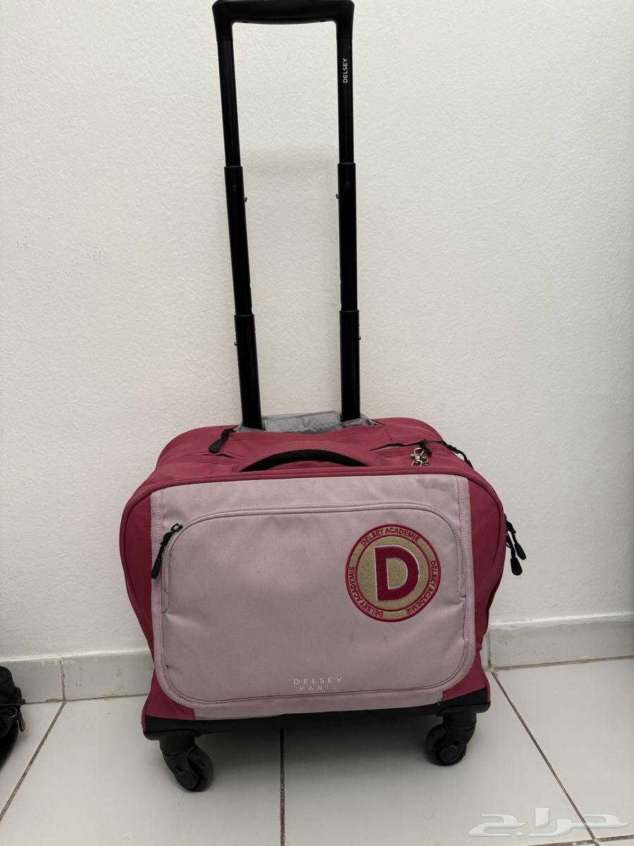 شنطة مدراسيه ماركت ديلسى بحاله ممتازه ب 400 ريال64578786810627111