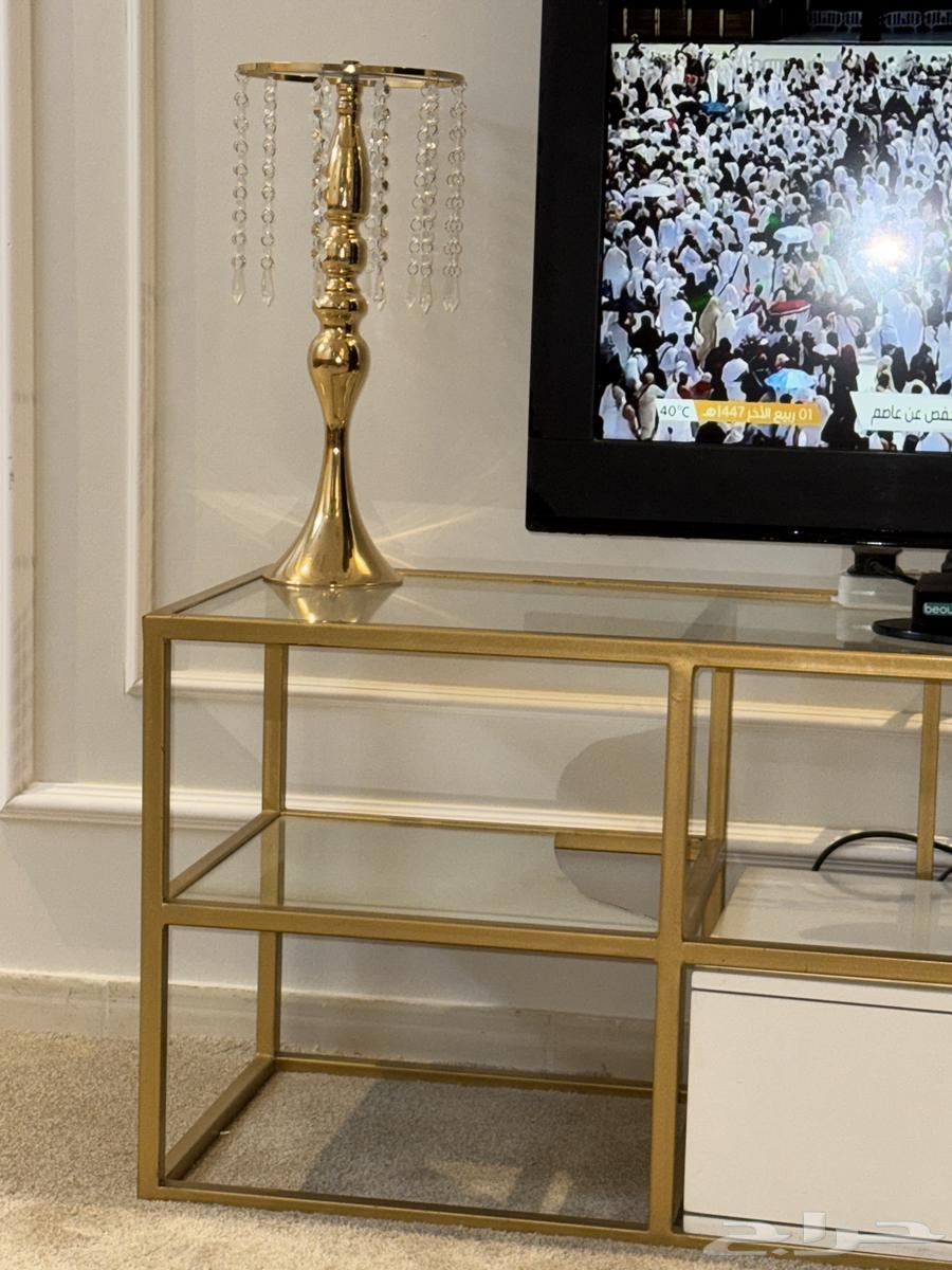 طاولة تلفزيون للبيع64574663709058112
