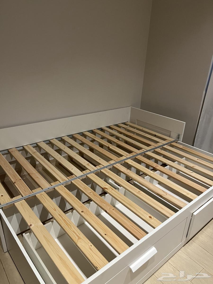 Sofa that turns into a bed with two storage drawers64574019678338110