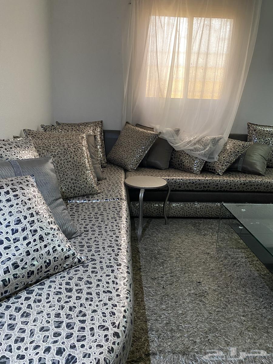 كنب نظيف جدا مع الملحقات (طاولة قزاز   فراش)64578271005059111