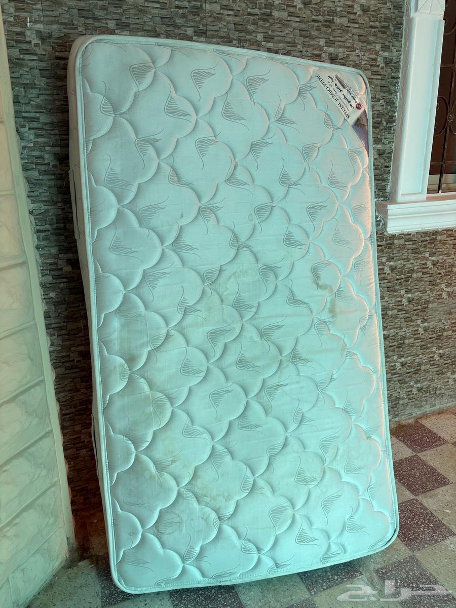 مرتبة سرير نضيف عرض 120 سم و ارتفاع 150سم للبيع64575753587841111