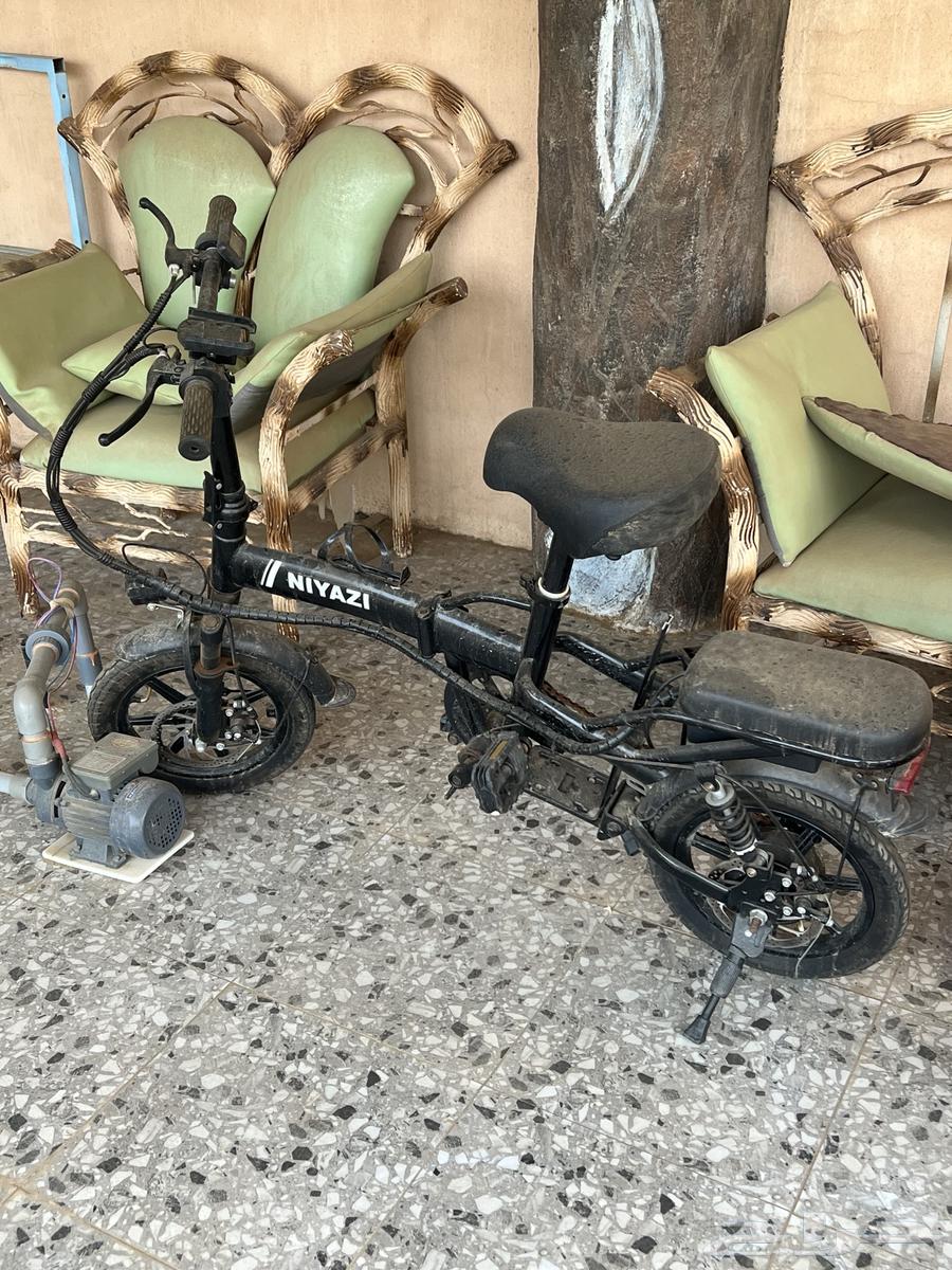 A new scooter, no dust on it, and all its items are available64576478899586110