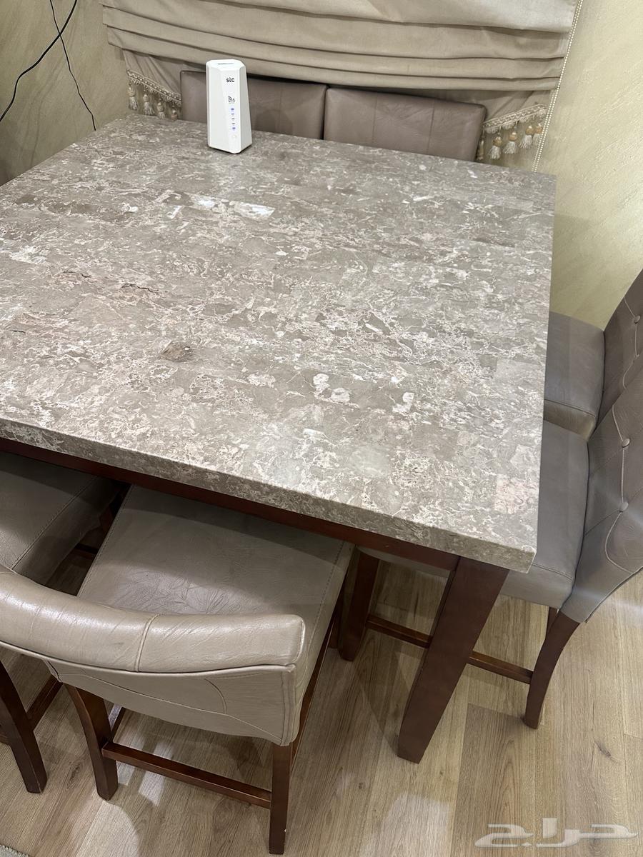 Dining table with 8 chairs in very good condition64579019239298111