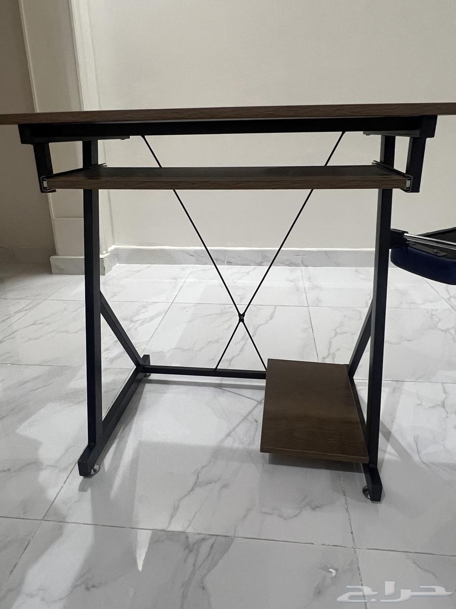 للبيع كرسي قيمزر للبيع نظيف وطاولة نظيفه64577670837505111