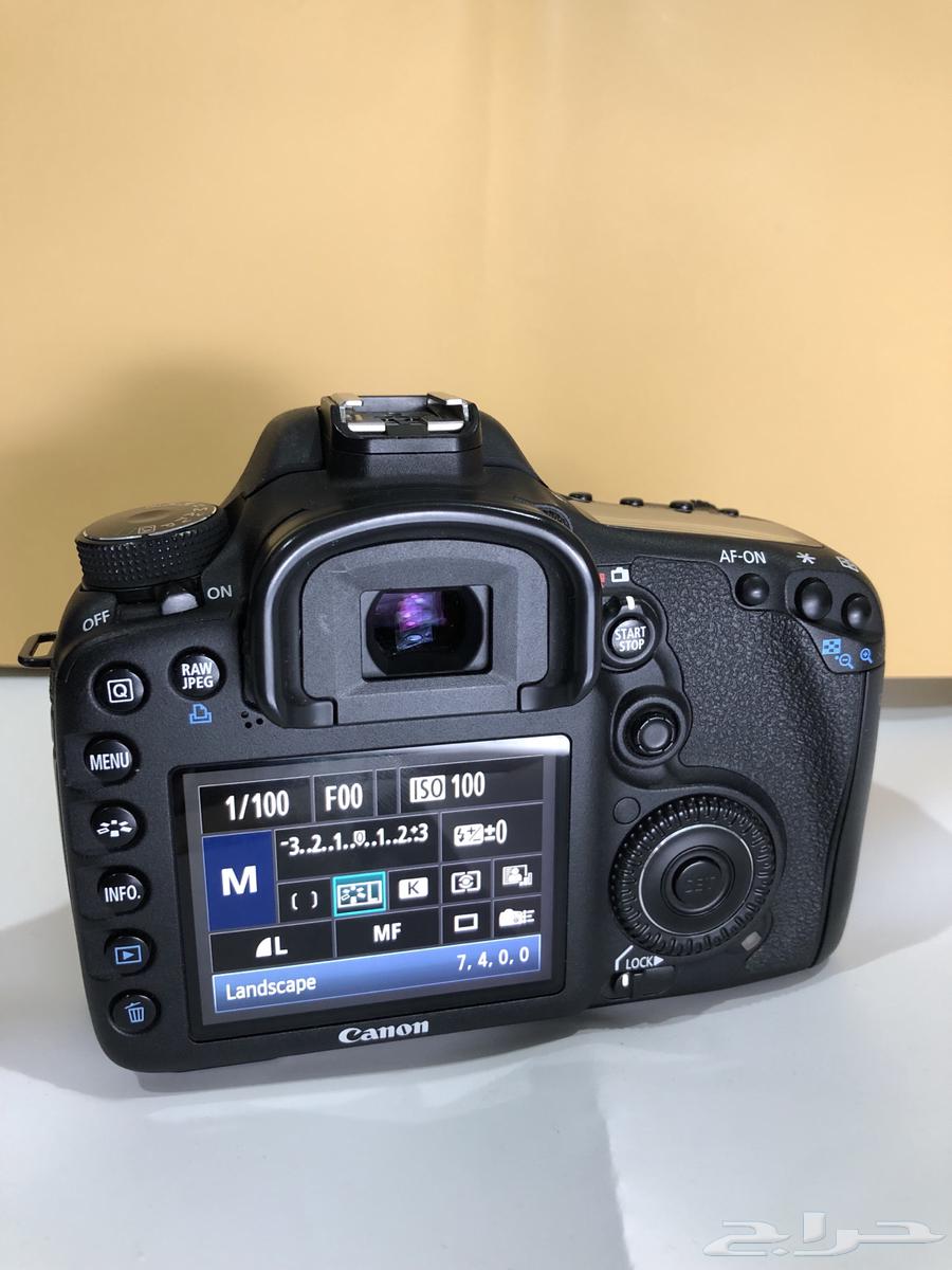 كاميرا كانون7D نضيفة جدا  عدسة 50m  فلاش خارجي جديد   شنطة64571217254530112