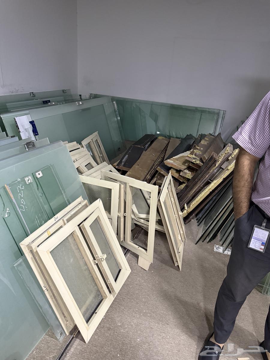 بقايا ترميم ابواب قزاز مراحيض و مغاسل وغيرها للبيع64573894766209114