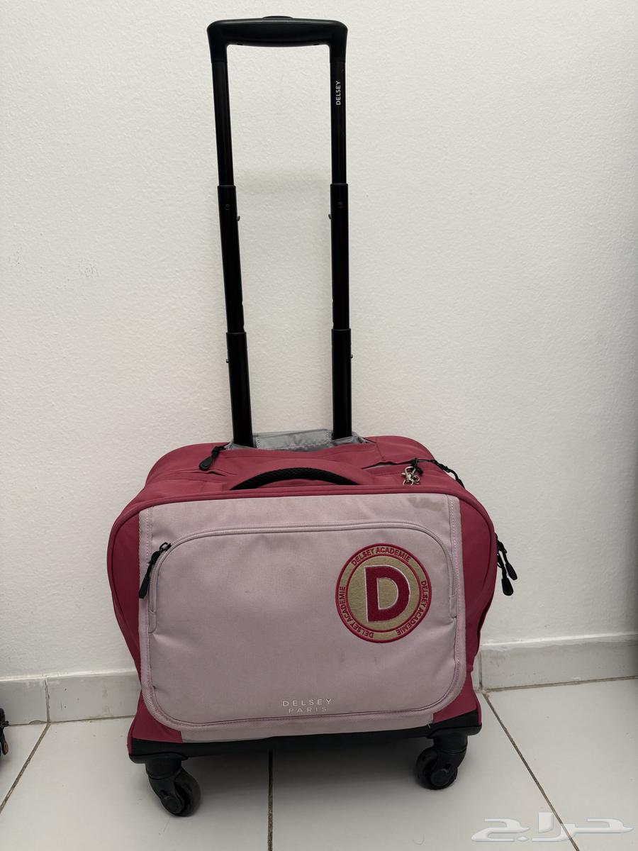 شنطة مدراسيه ماركت ديلسى بحاله ممتازه ب 400 ريال64578786810627110