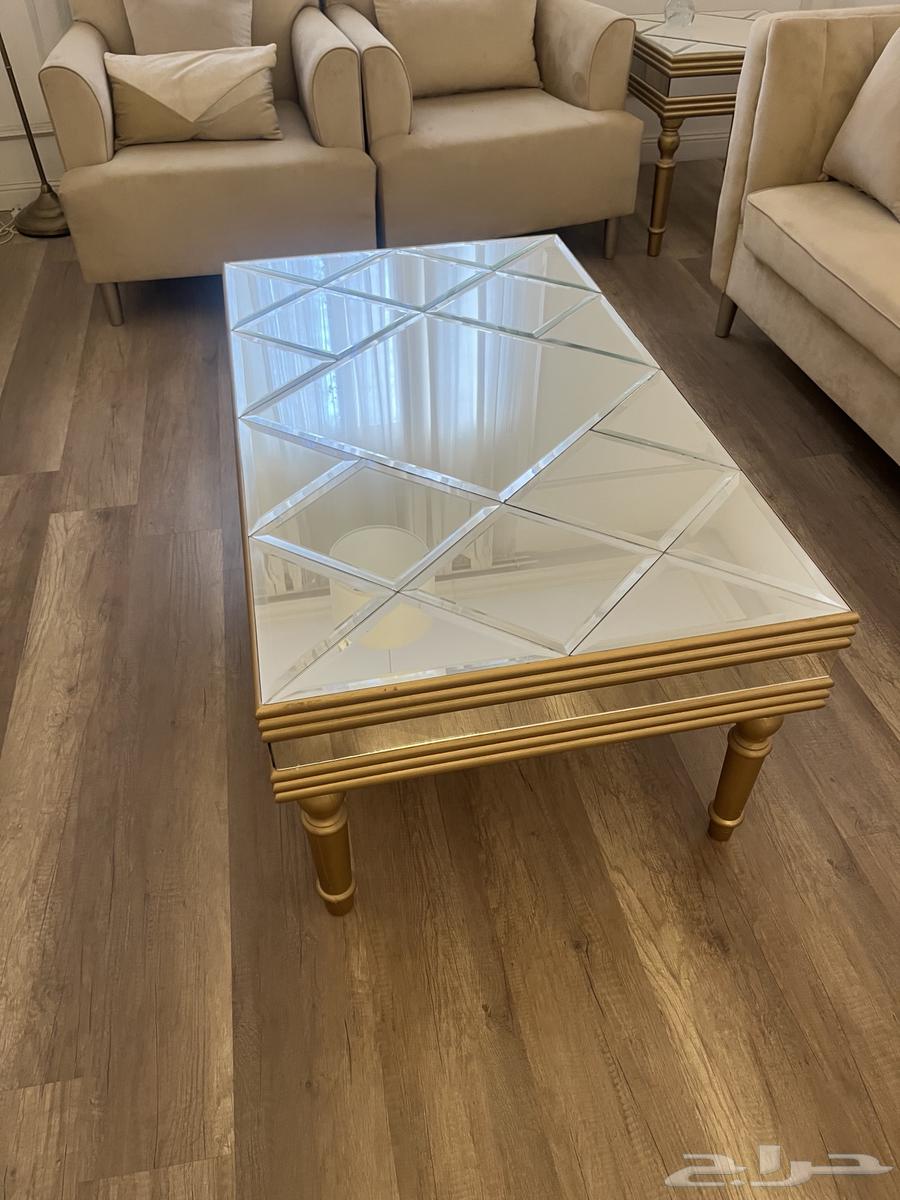 مجلس كامل كنب جديد مع طاولات زجاج و خدمة و ثريات64579197817601112