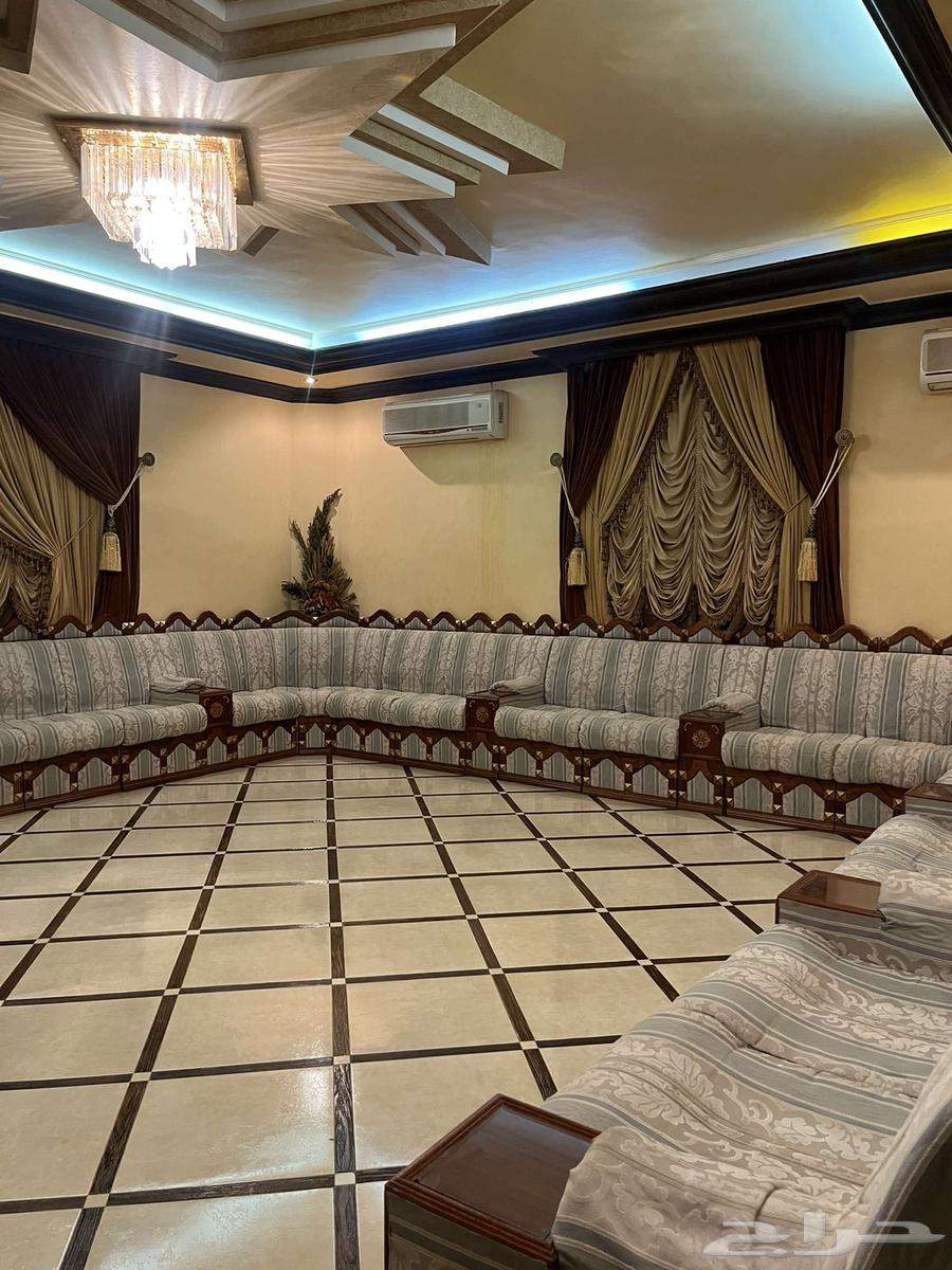 أثاث فخم للبيع64579636848003111