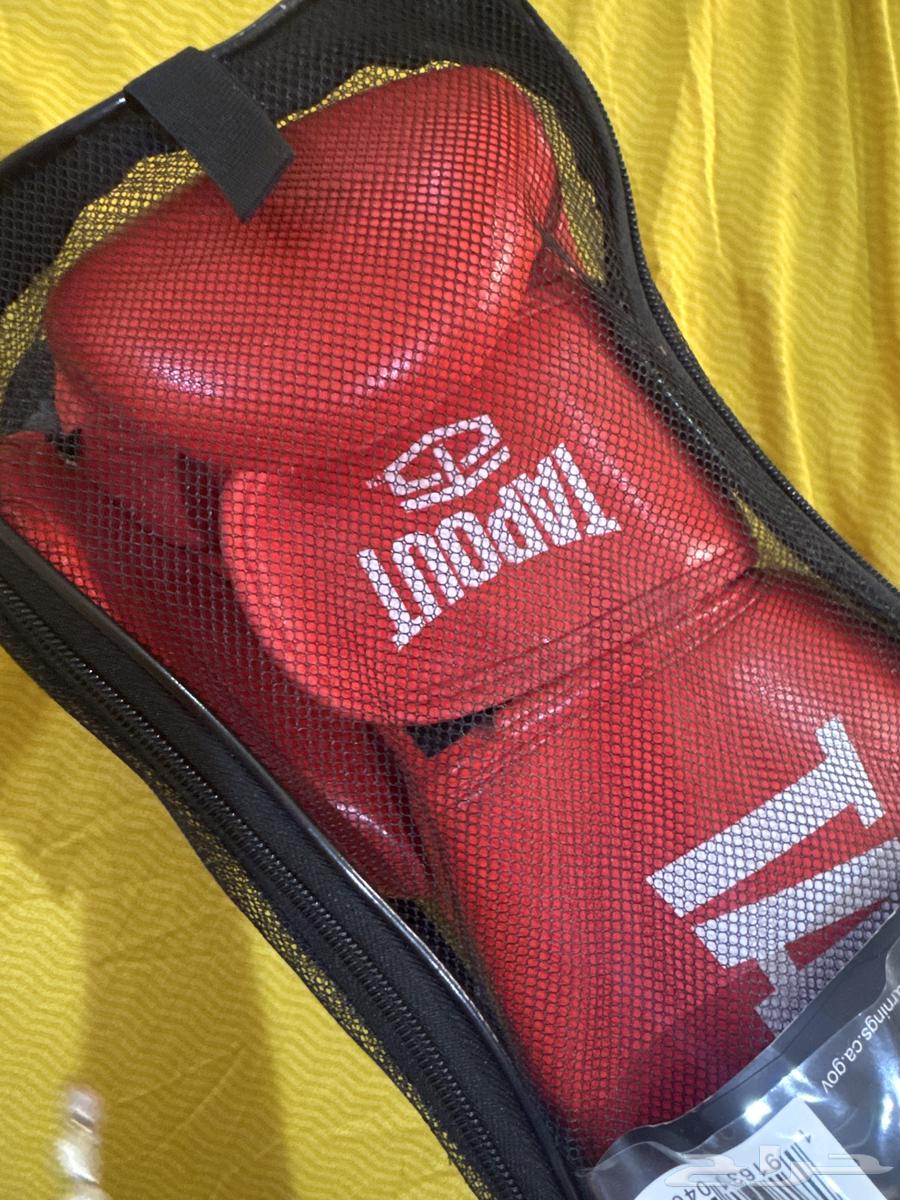 boxing gloved64575836191617110