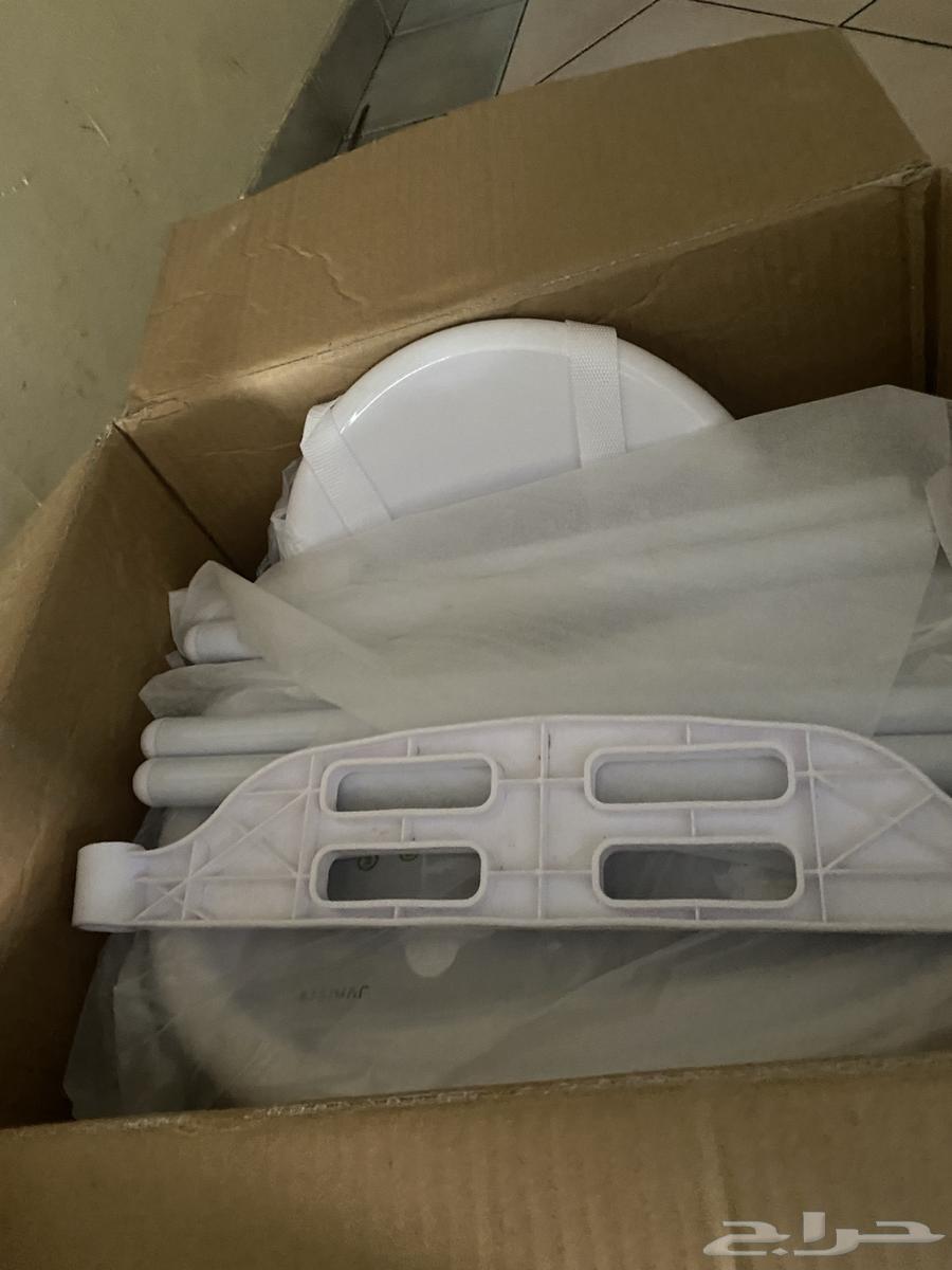 Children's dining table and chair.64579293902593111