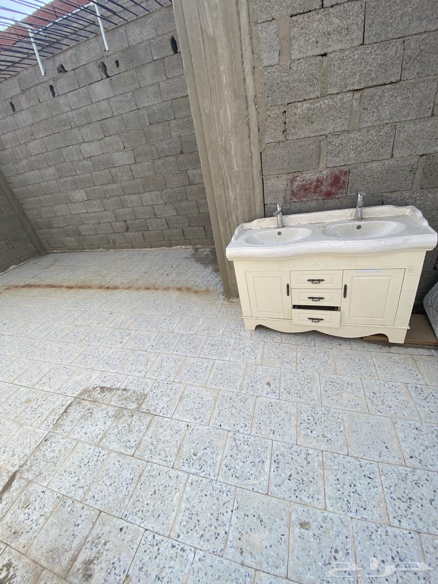 مغسلة مكونه من دولاب سليمة لا يوجد فيها شي64573376168065110