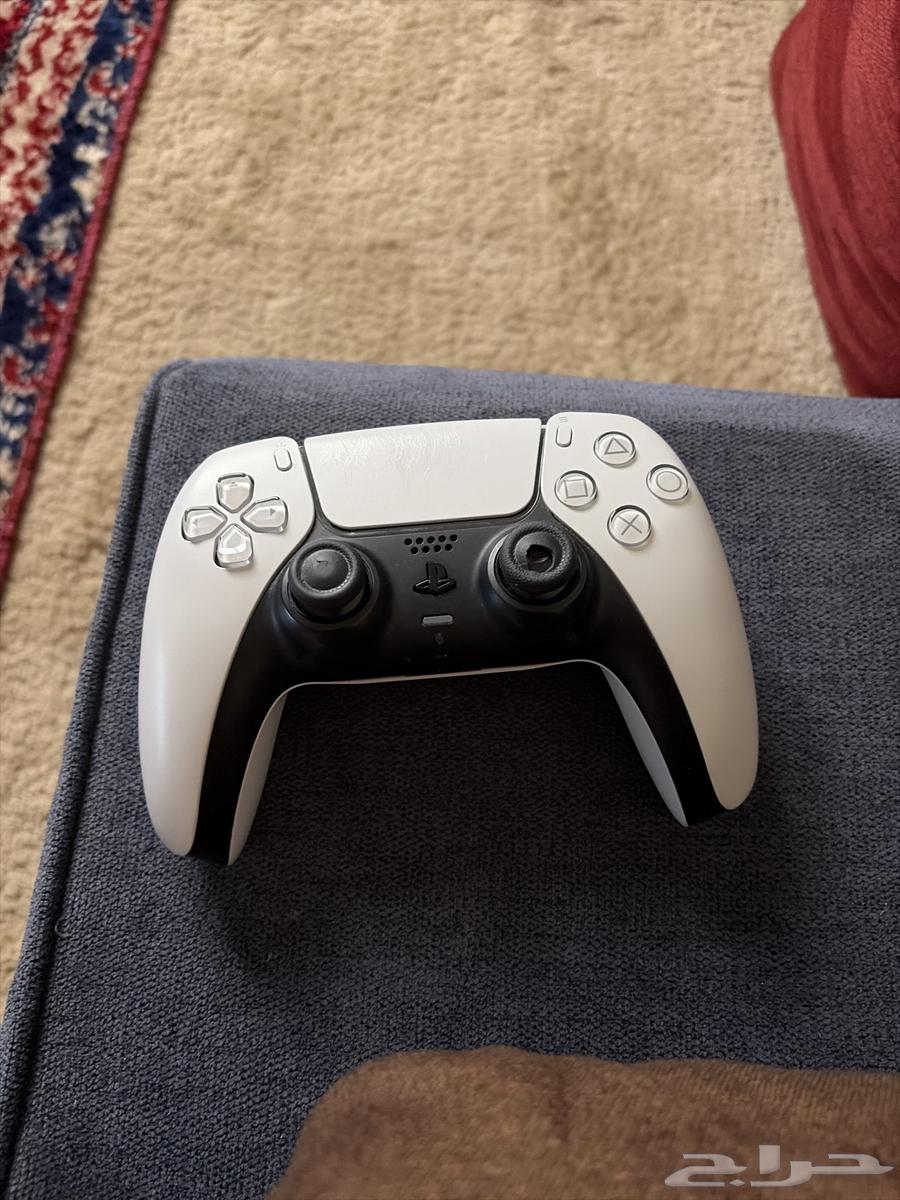 Original PlayStation 5 controller with FIFA 24 CD64575084289539110