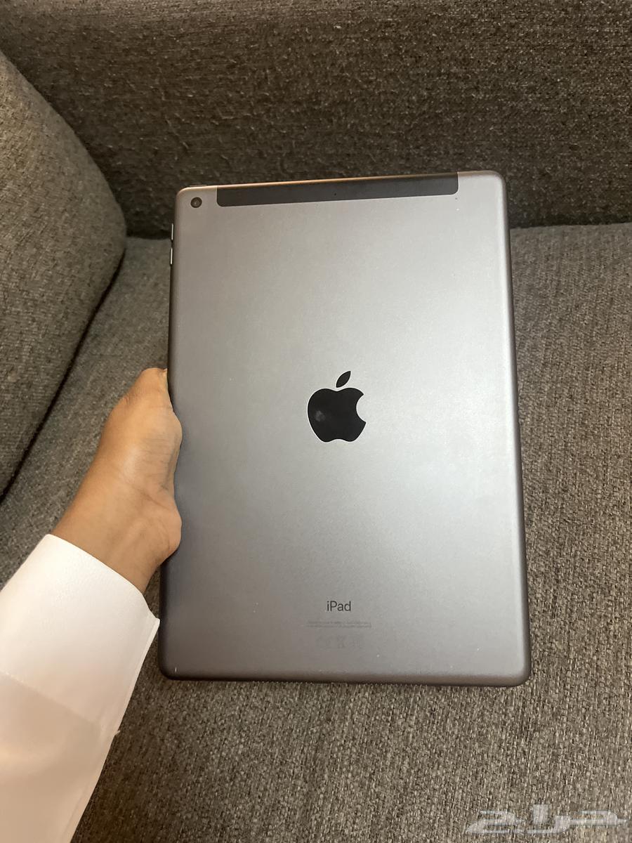 For sale iPad 8th generation with SIM card slot64575587350147111