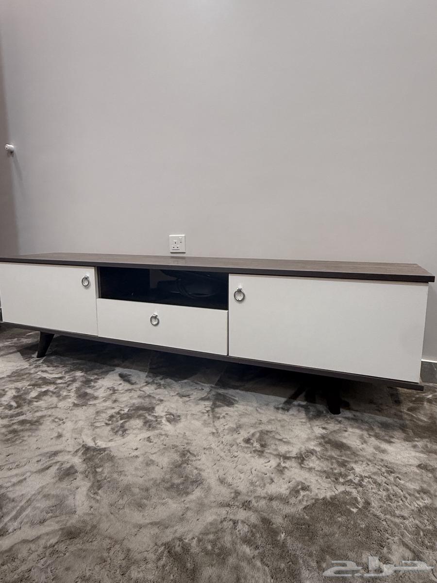 طاولة تلفزيون64578827737602114