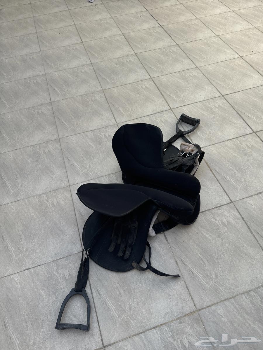 Clean horse saddle used only for a month64575726043393110