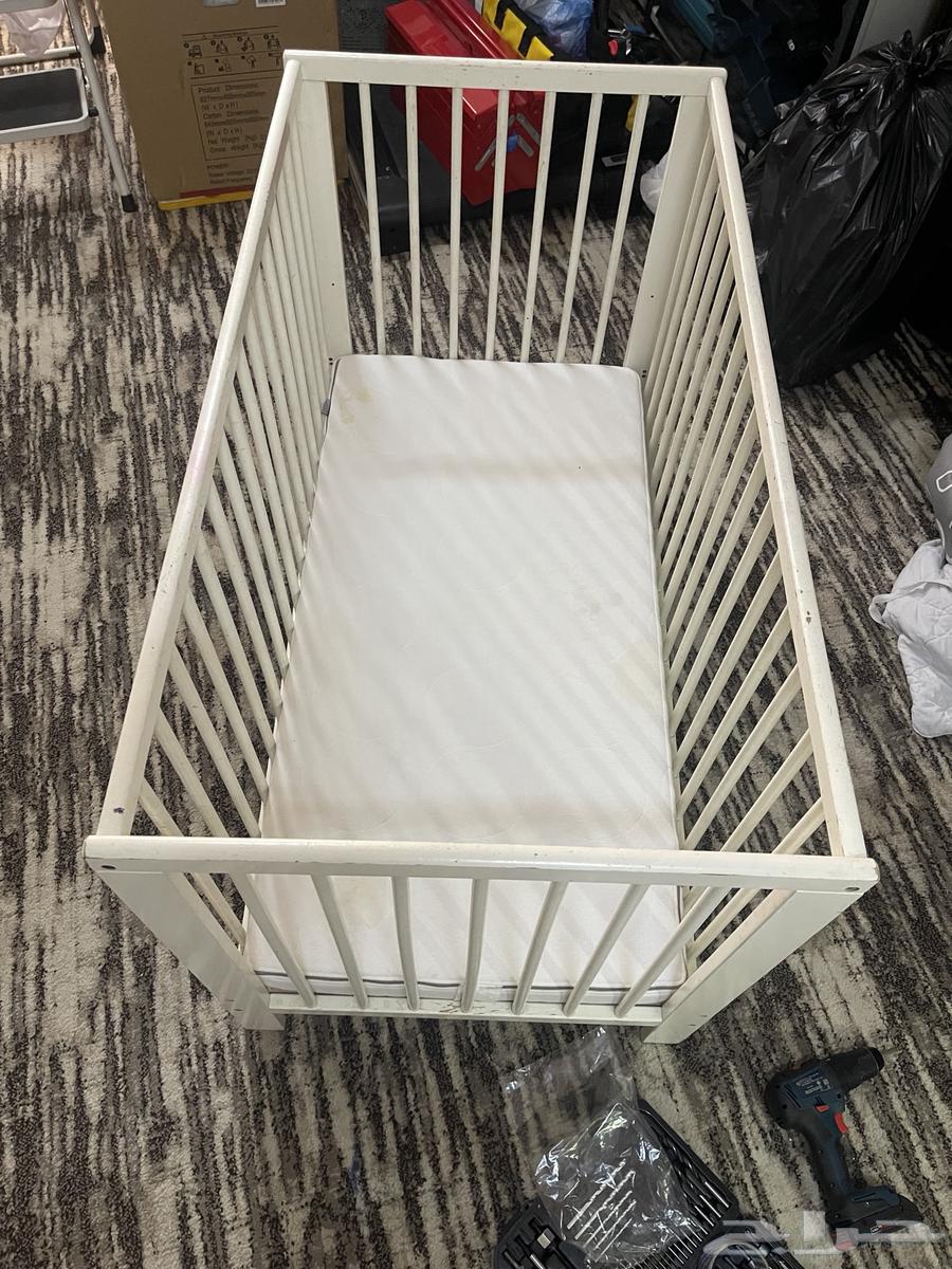 سرير اطفال للبيع خالي من الكسور والعيوب64574286115330110