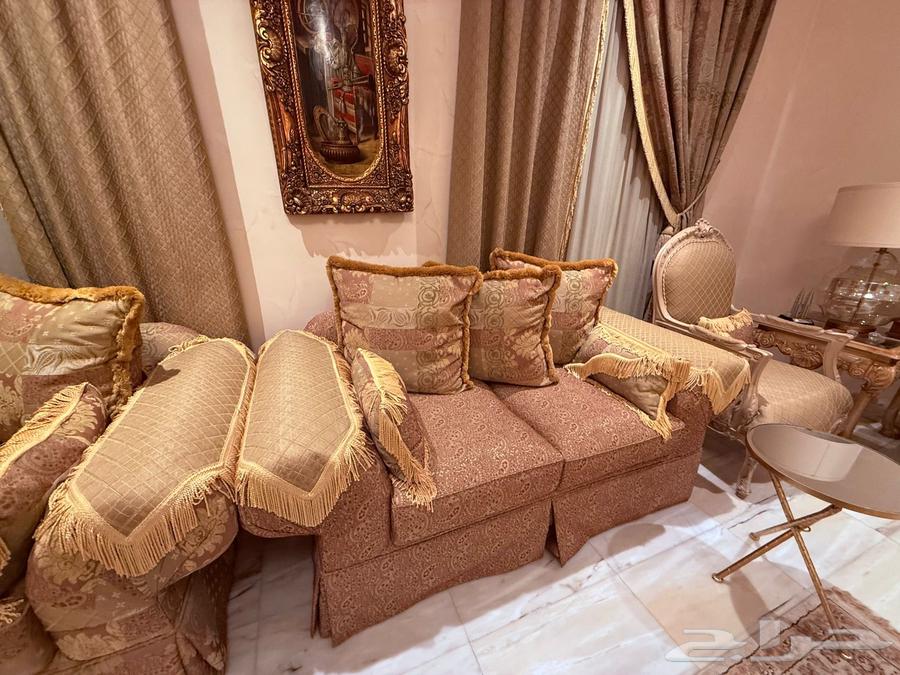 كنب كلاسيكي مع ستاير و مدخل وطاولات64574986204162111