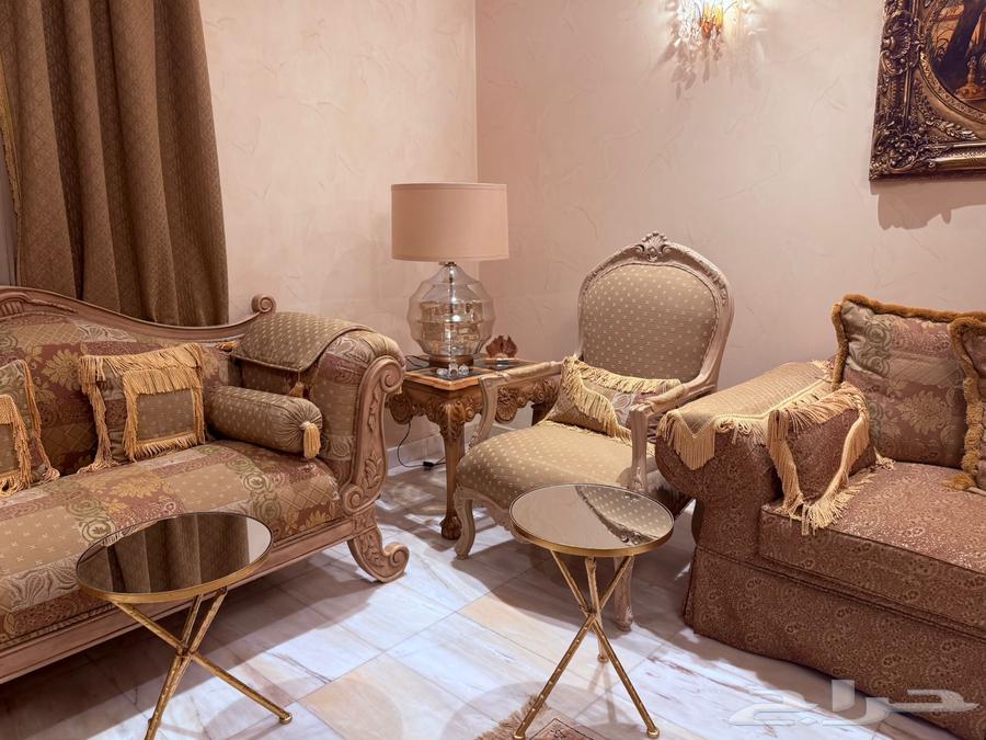 كنب كلاسيكي مع ستاير و مدخل وطاولات64574986204162113