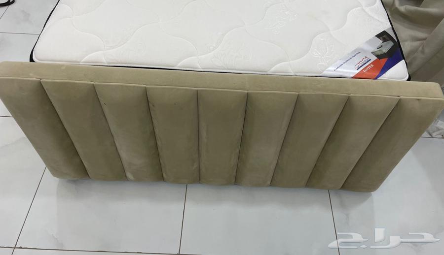 سرير   مرتبة طبية مستعمل و نضيف مره و اخو الجديد .السعر 85064571971859715112