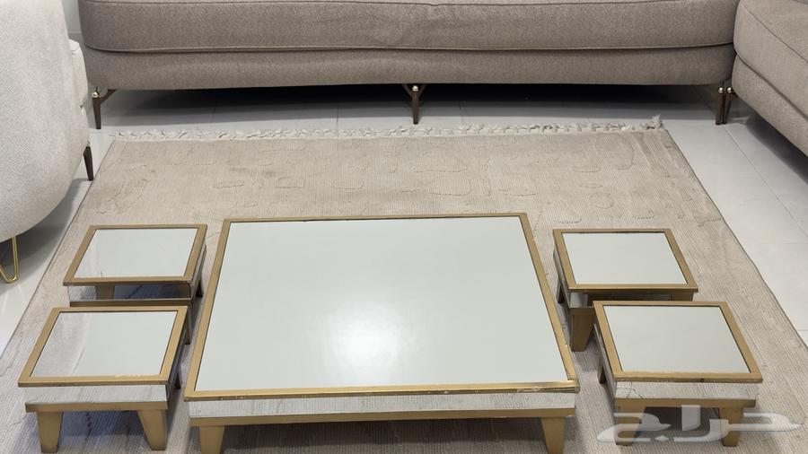 Floor table64574397275393111