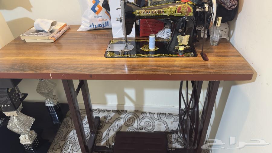 ماكينة خياطة الفراشة مع طاولتها64575671030019110