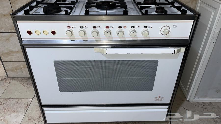 فرن نظيف مايعاني من اي مشكله شغال بالكامل64575767343490111