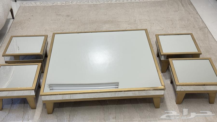 Floor table64574397275393112