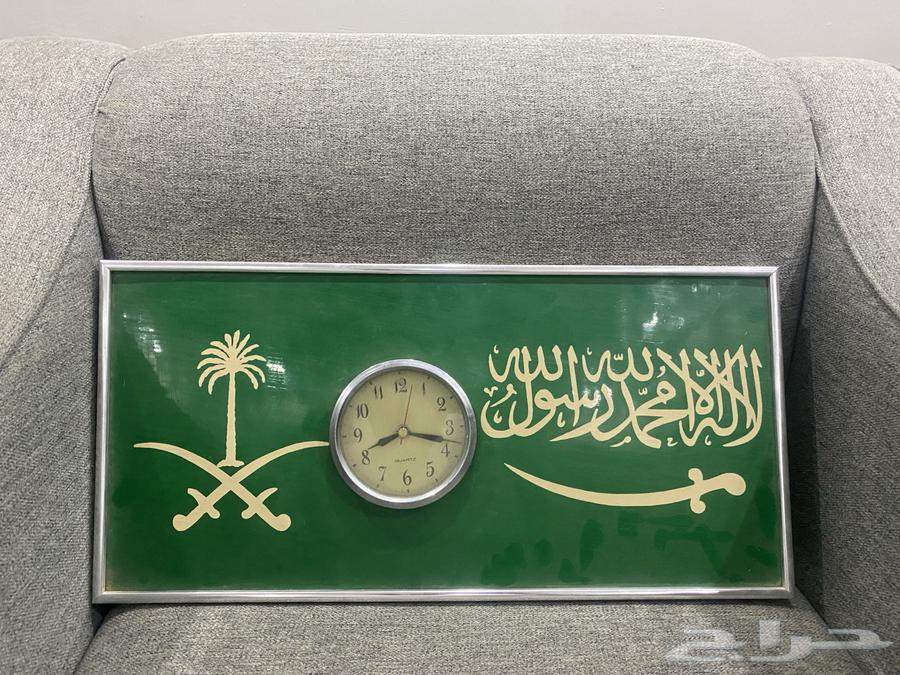 لوحه وساعه بشعار المملكه تراثيه ب 450 ريال64571686757889110