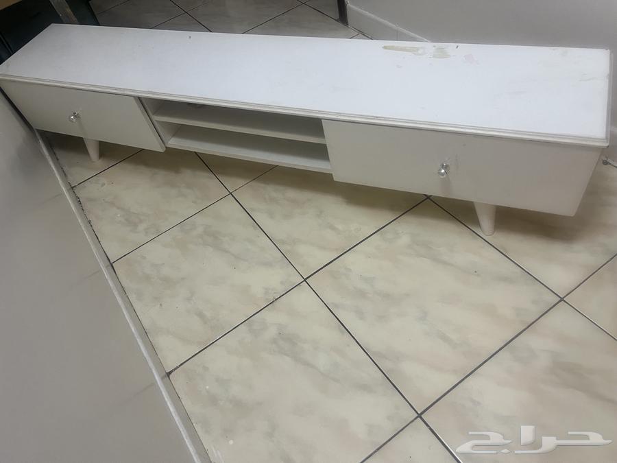 طاوله بلازمه مترين للبيع لاتشكو من شي احتاج تمسيح بس64579554064003110