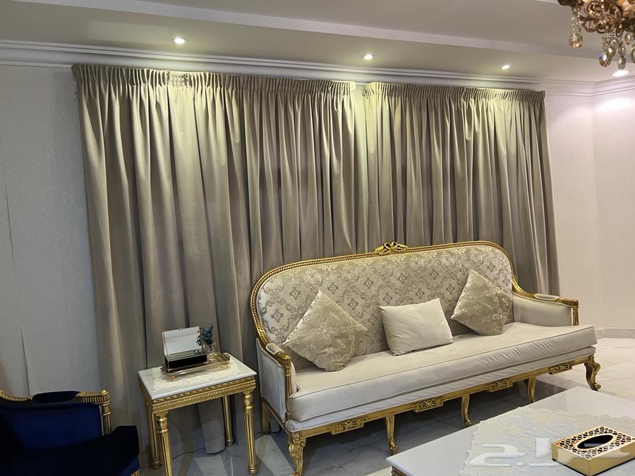 مجلس فاخر كامل مع ستائر   حالة ممتازة64575684677891113