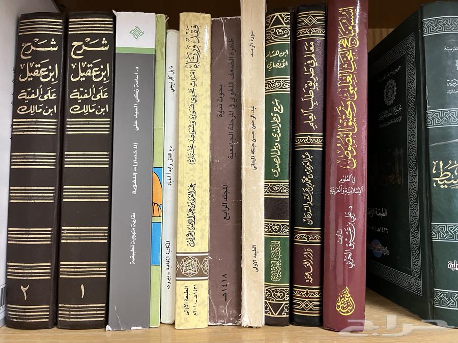 A dictionary of Lisān al-'Arab, Al-Mu'jam al-Wasīṭ, Al-Kāmil by Al-Mubarrad, and several other books64577233893889113
