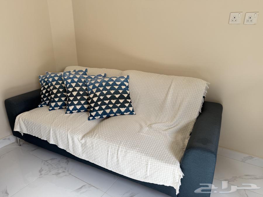 Sofa in excellent condition64576478838915111