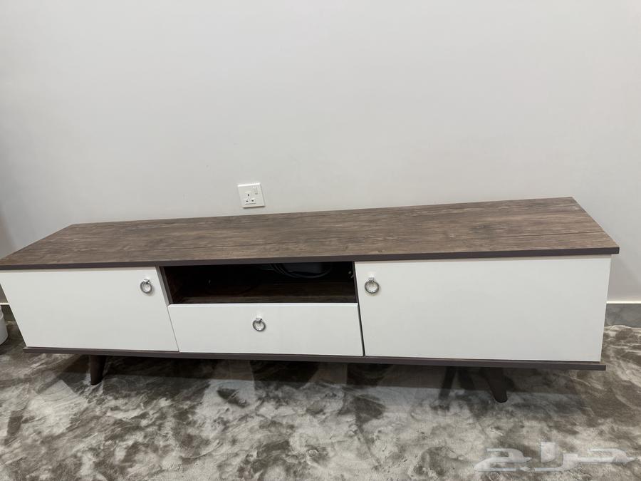 طاولة تلفزيون64578827737602112