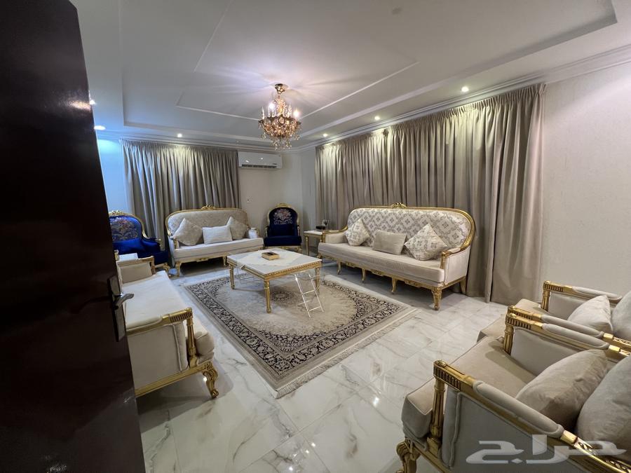 مجلس فاخر كامل مع ستائر   حالة ممتازة64575684677891111