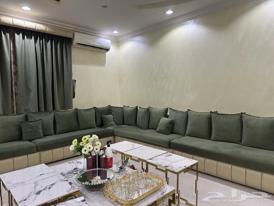 11 كنبه لون اخضر فيه شق صغير جدا جدا في احد الزوايا و نظيفه64578978416641110