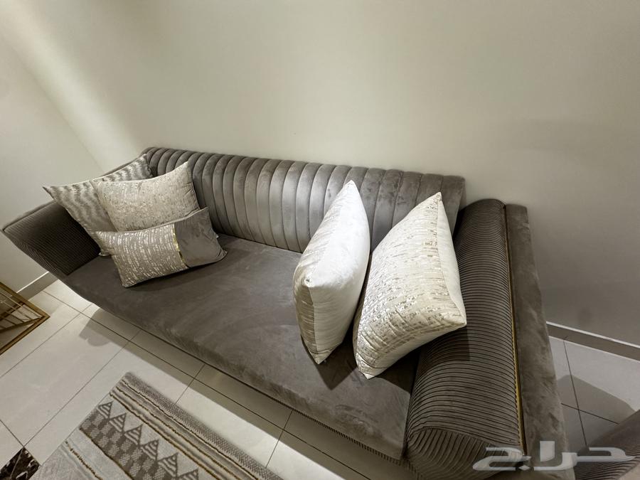 كنب لمجلس كبير نظيف نظيف نظيف وموديل جديد   طقم طاولات64575237992193111