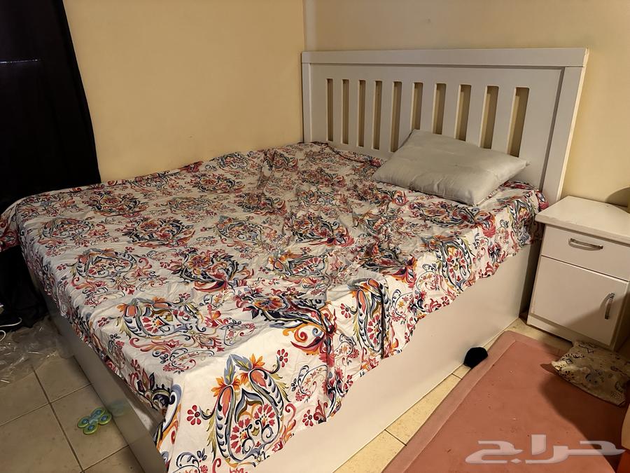 سرير 180x200 للبيع مع 2 كمود64577838615810110