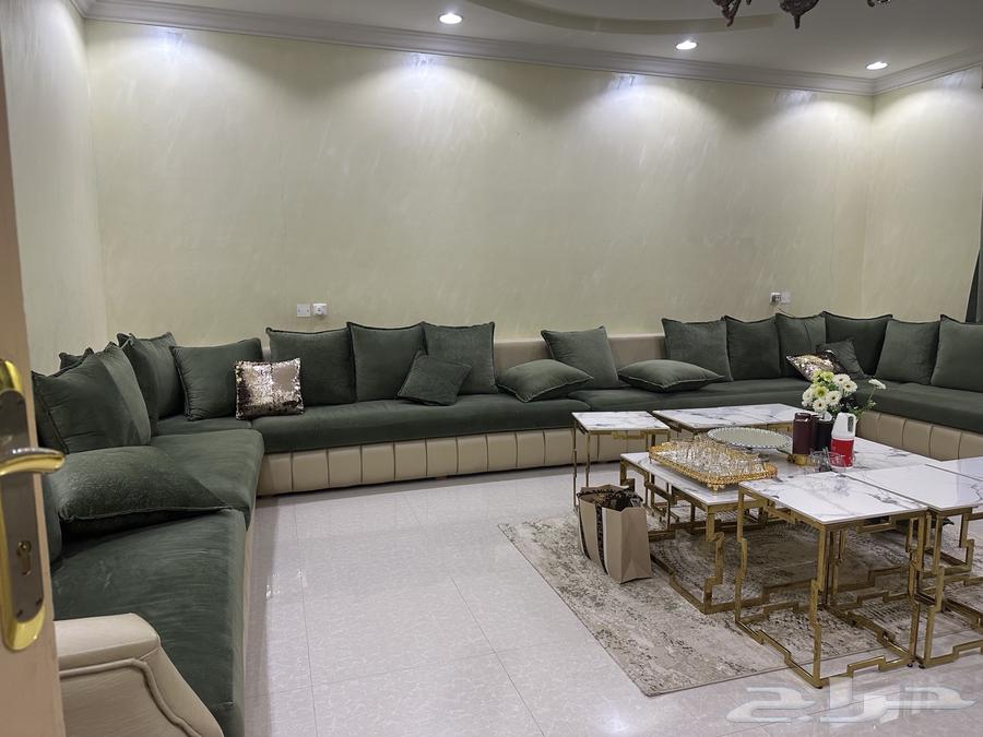 11 كنبه لون اخضر فيه شق صغير جدا جدا في احد الزوايا و نظيفه64578978416641111