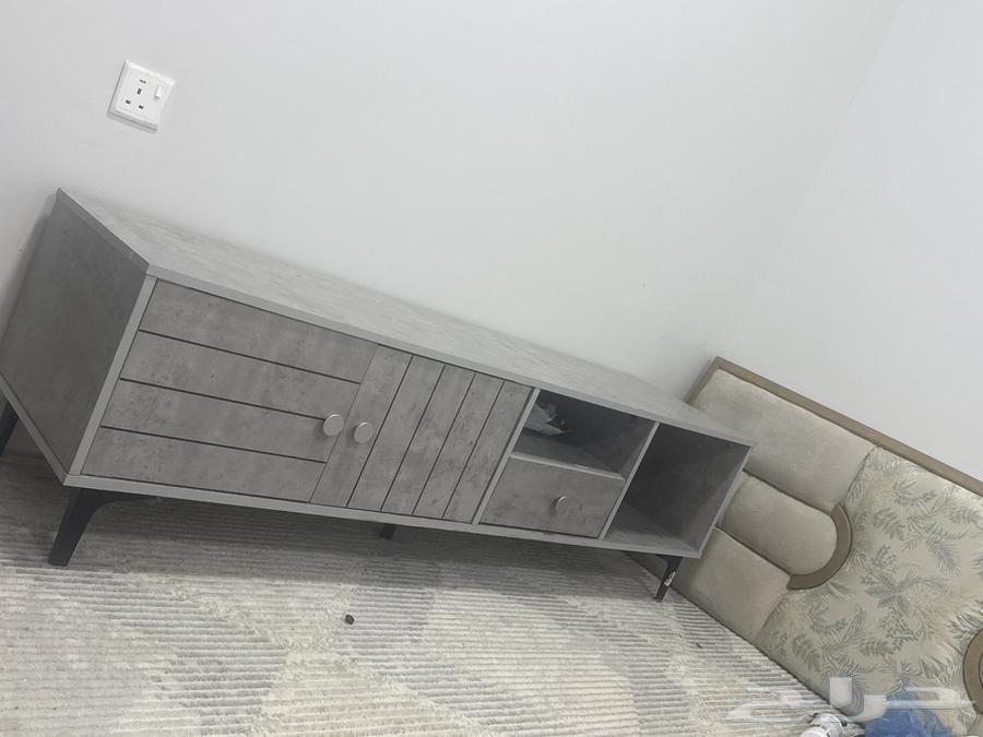 طاوله شاشه للبيع مستعمل 300 ريال64573573692289110