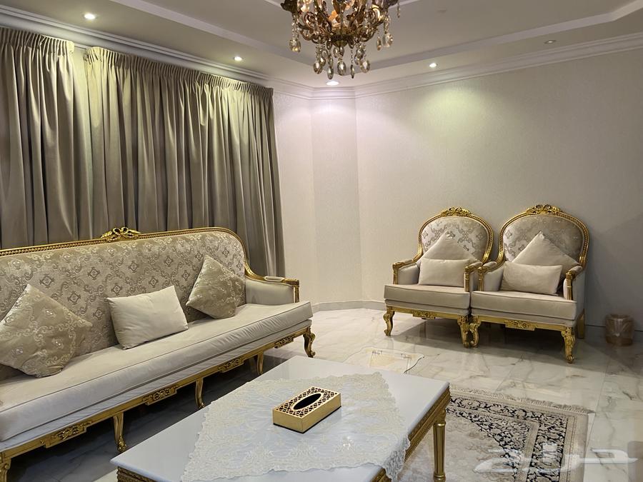 مجلس فاخر كامل مع ستائر   حالة ممتازة64575684677891114