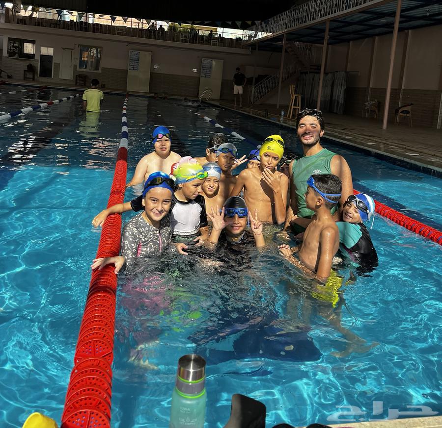 انا معلم ومدرب فرق حره وزعانف ومنقذ سباحه64573404372483111