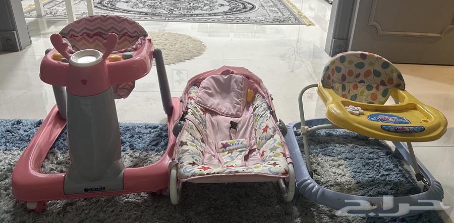 مشاية أطفال جديدة و اخري مستعملة و سرير هزاز أطفال64578395625858110