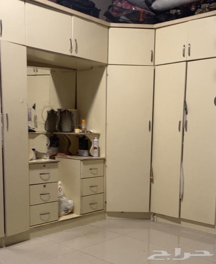 دولاب للبيع وسيع من داخل وفيه زاويه64576423592194110