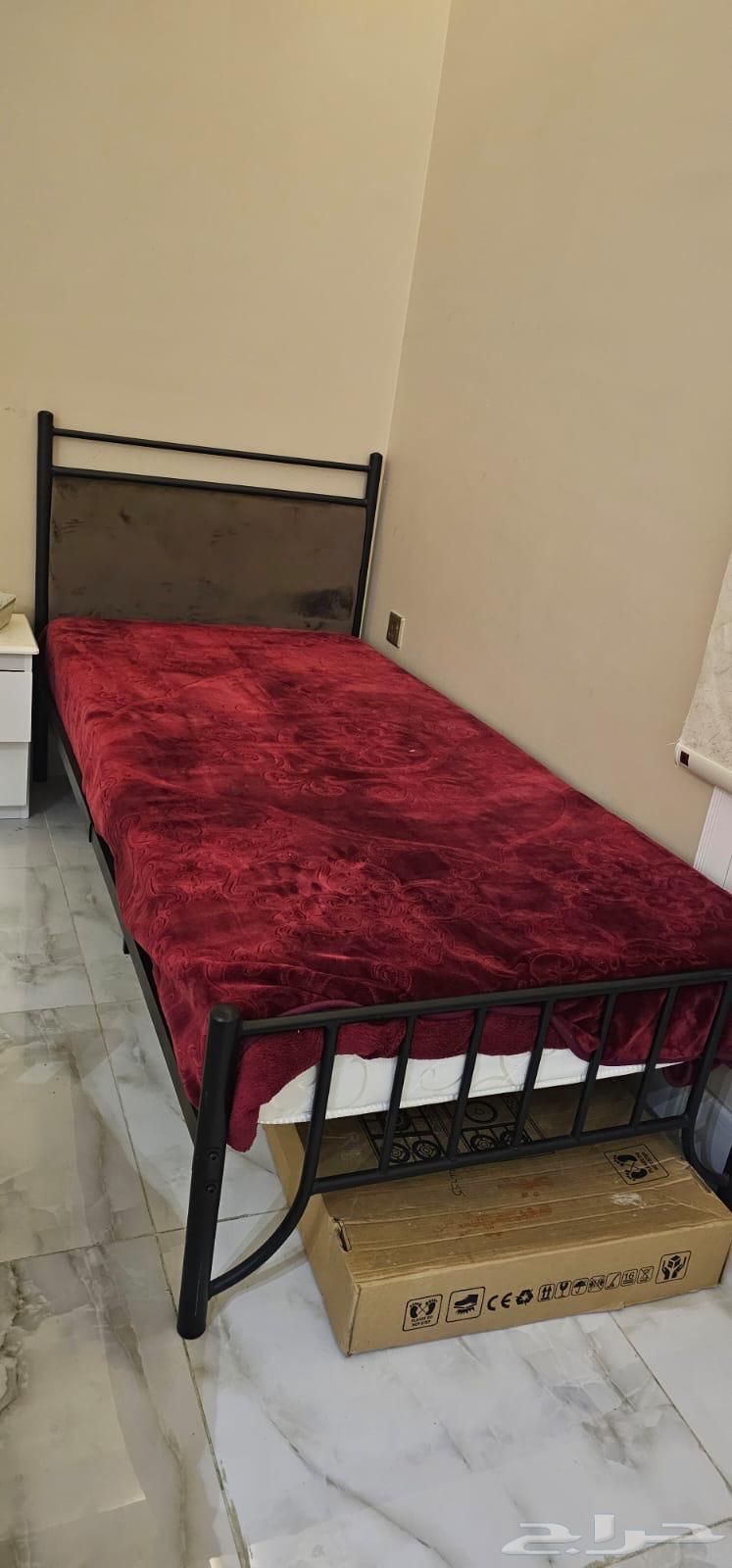 2 مرايه وسرير نظيف لا يستعمل ومرتبه ومساند ال معروضه فقط64579392301057114