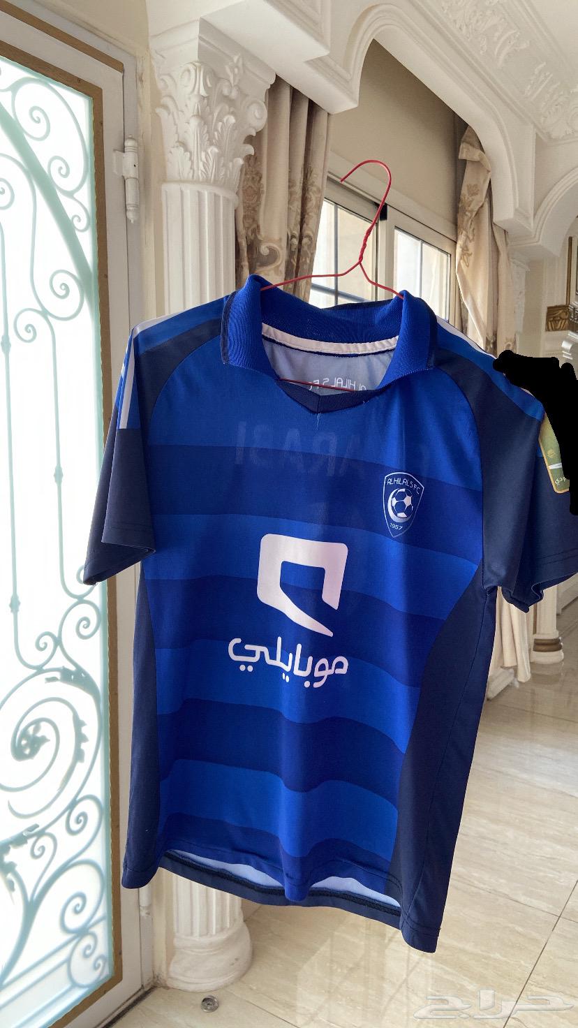 تيشرت يوسف العربي طقم الهلال 2011 ( ماني متاكده اذا اصلي)64574103005441111