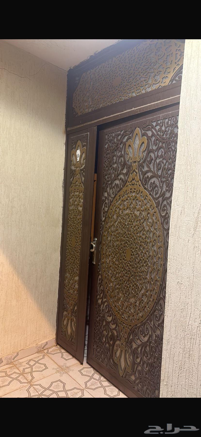 البيع باب قص ليزر بحالة الجديد64572621799809110