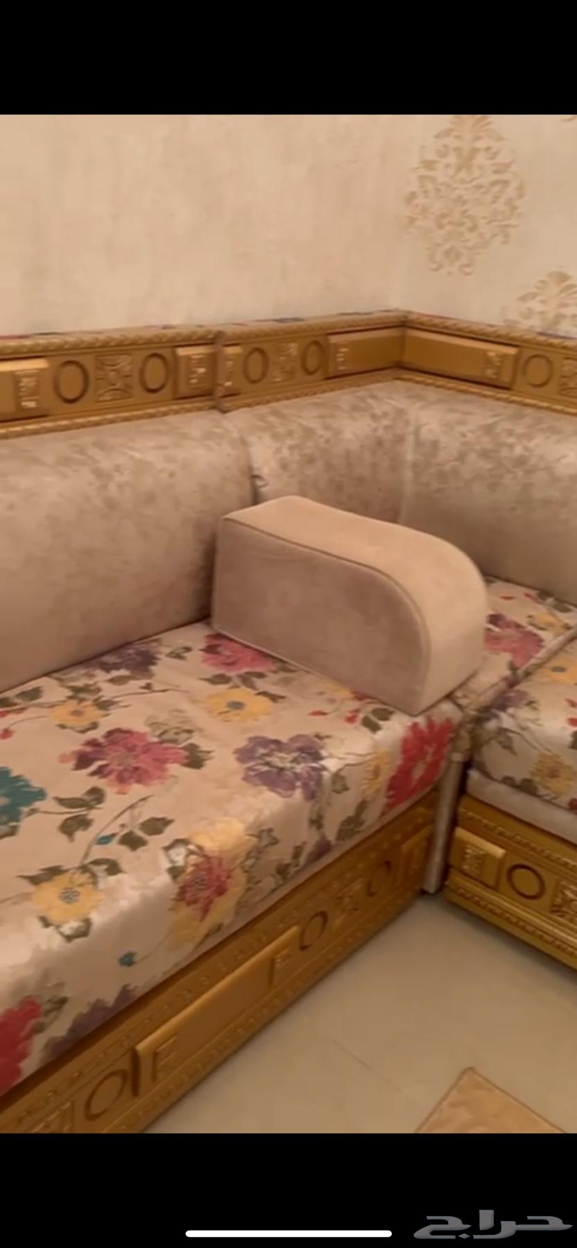 كنب وستارة للبيع السعر قابل للتفاوض64574228697601110