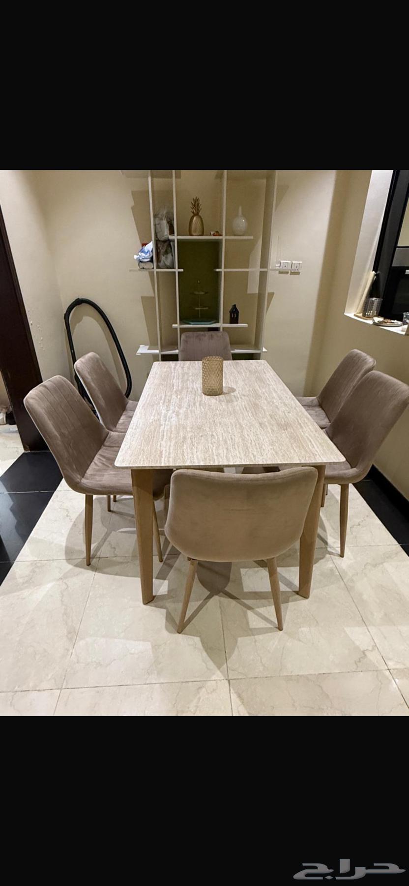 طاولة طعام مع ستة اشخاص64575629417089112