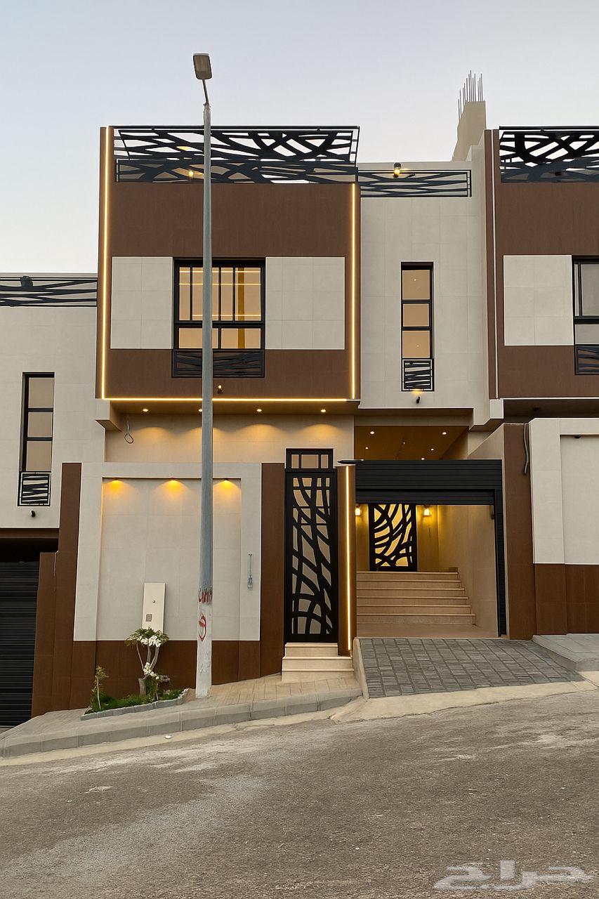 Two-story villa with rooftop in Al-Waleed, priced at 830,00064145688135682110